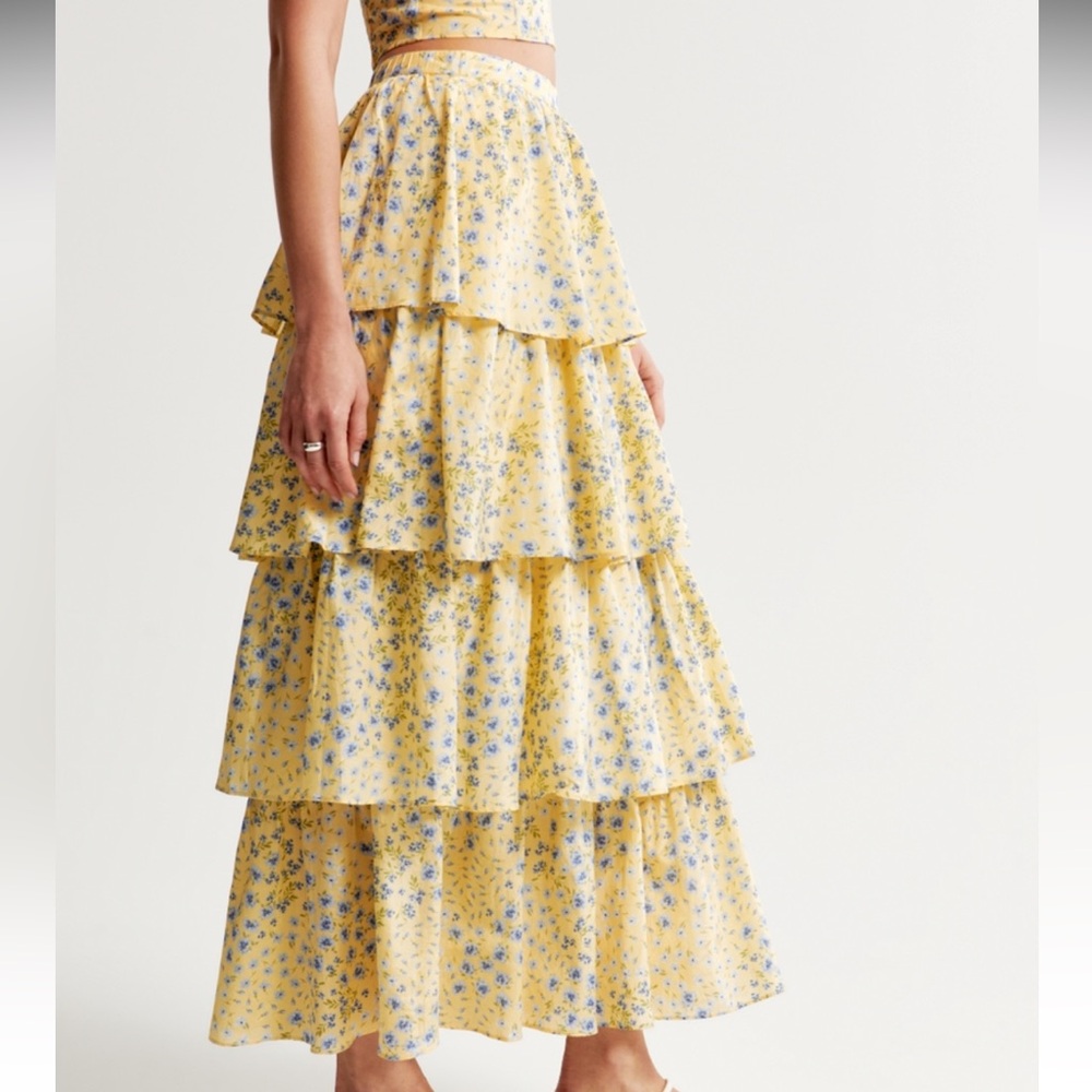 NWT Abercrombie Drama Tiered Maxi Skirt size Medium Petite